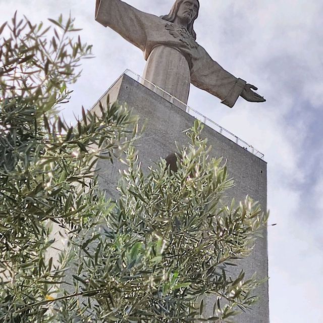 Jesus overlooking the city of Lisbon