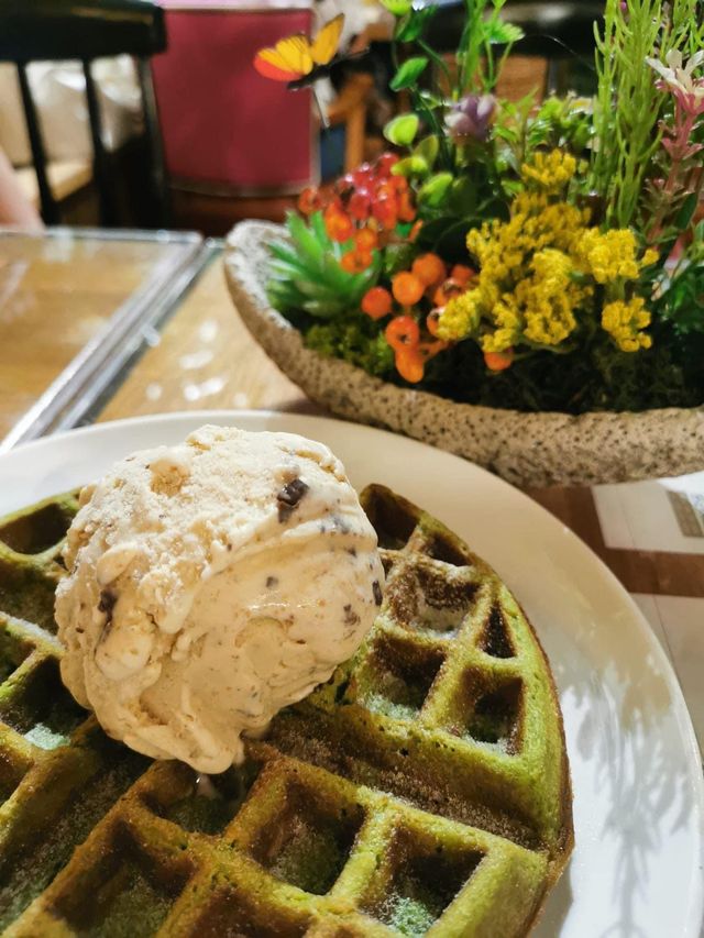 greenery-filled cafe♨️KNOTS♨️