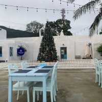 Santorini-inspired cafe in Da Nang