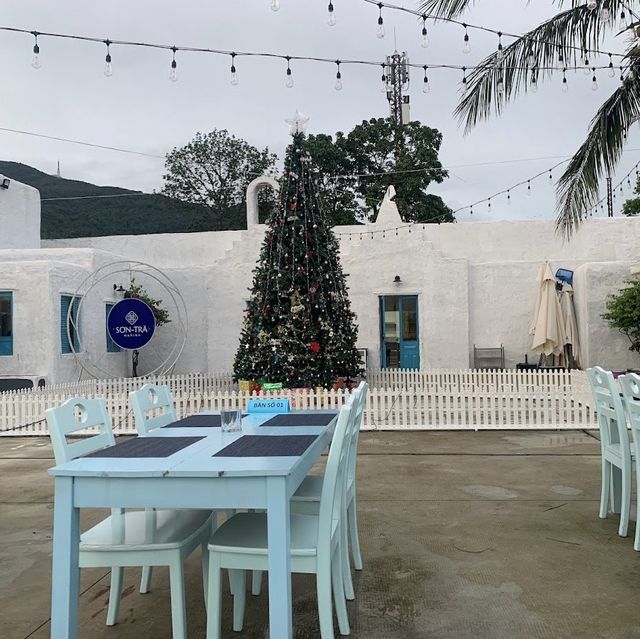 Santorini-inspired cafe in Da Nang