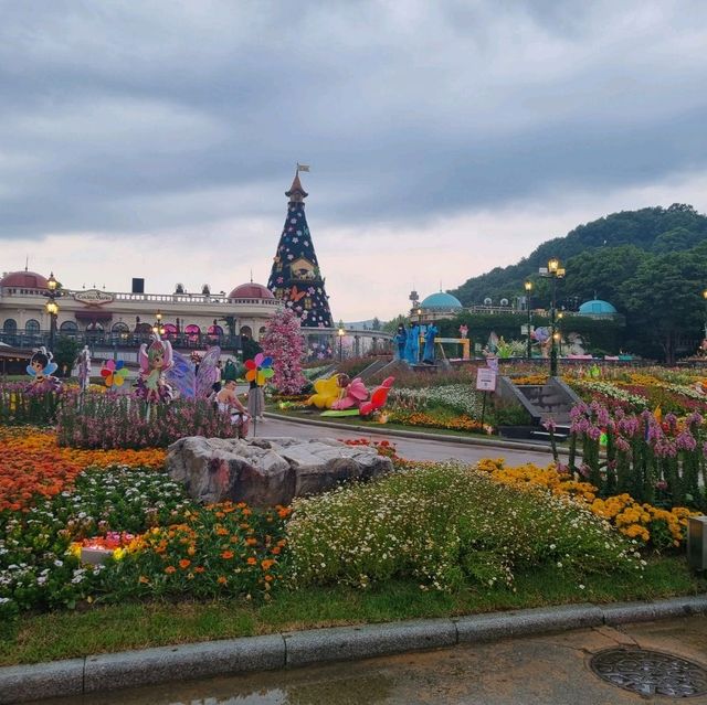 Most beautiful theme park: Everland💙