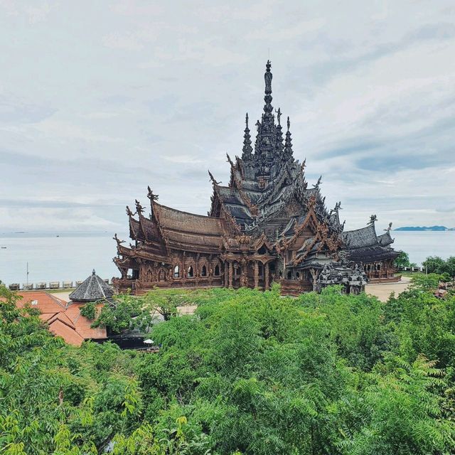 ปราสาทไม้ริมทะเล