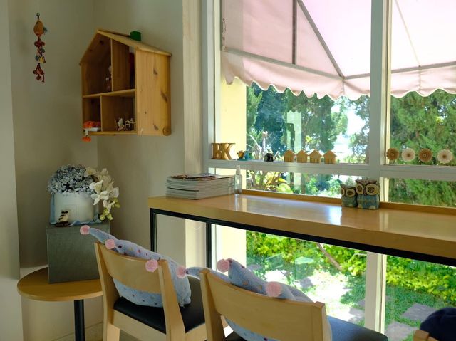 คาเฟ่ในบ้าน อบอุ่นเหมือนทานขนมที่บ้าน 🏡