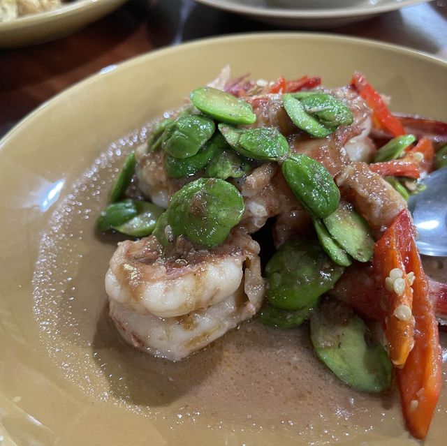 ดินเนอร์ร้านน้ำย้อย ภูเก็ต