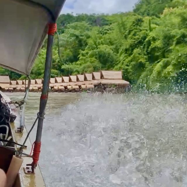 นั่งเรือล่องแม่น้ำแคว, กาญจนบุรี