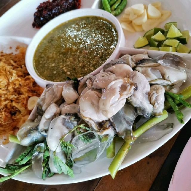ร้าน​ ริมเขื่อนมินิ​ 