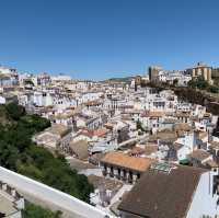 Setenil de las Bodegas สร้างบ้านใต้หินในสเปน