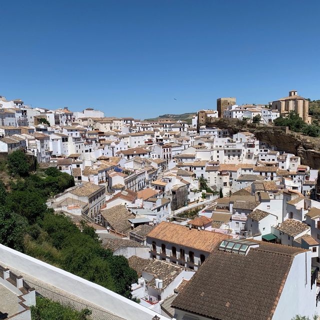 Setenil de las Bodegas สร้างบ้านใต้หินในสเปน