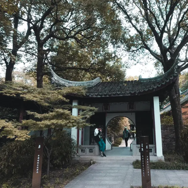 Hiking to the top of Tianpingshan 