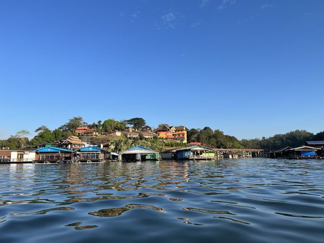 ล่องเรือชมหมู่บ้านสังขละบุรี