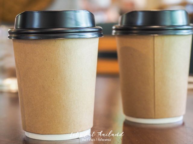 Lola Mui Cafe [หาดละไม] เค้กมาพร้าวอร่อยที่สุด