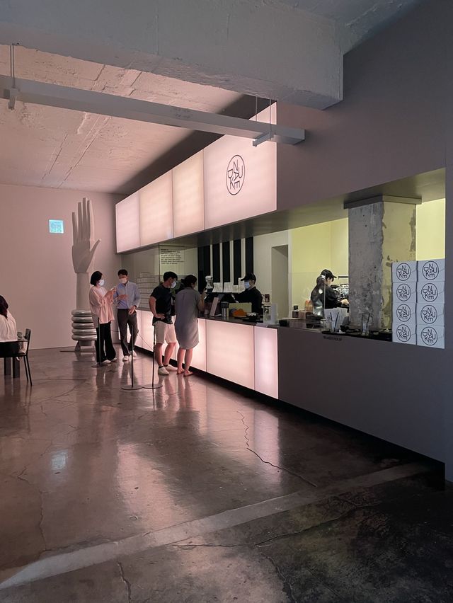 감성이 흘러넘치는 카페, 누데이크 성수 ☕️ 감성이 흘러넘치는 카페, 누데이크 성수 ☕️