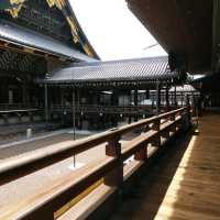 京都府にある荘厳な東本願寺