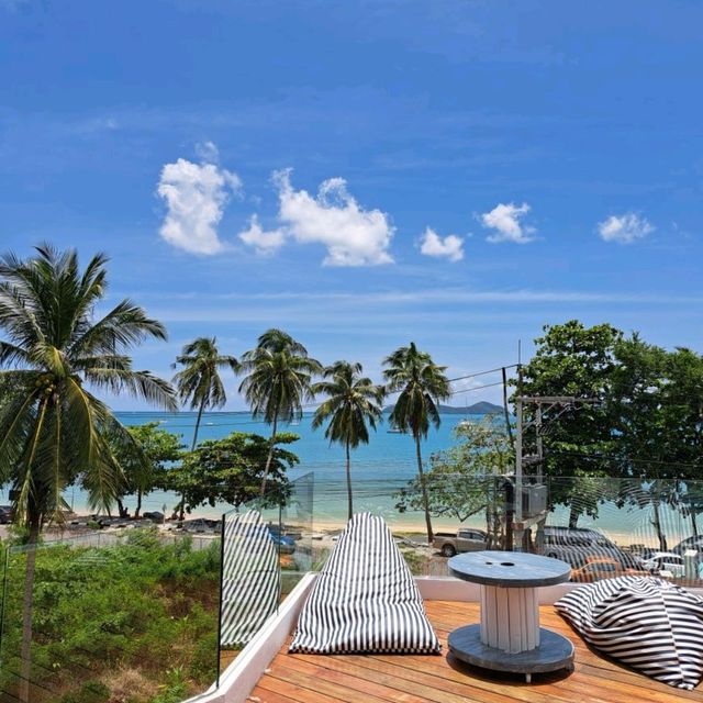 สระว่ายน้ำ ฟรีฟอร์มใหญ่ๆ ใกล้หาดอ่าวยน