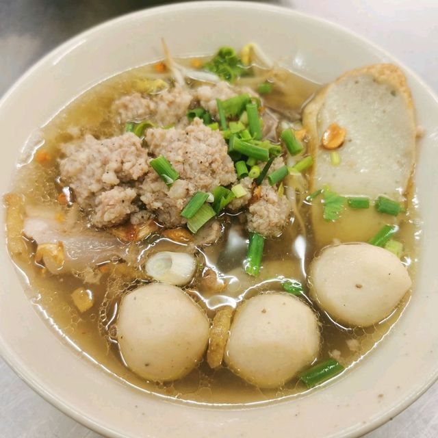 Rung Rueang Pork Noodles 🐷