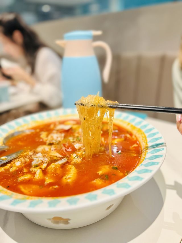 人氣高企姚姚酸菜魚