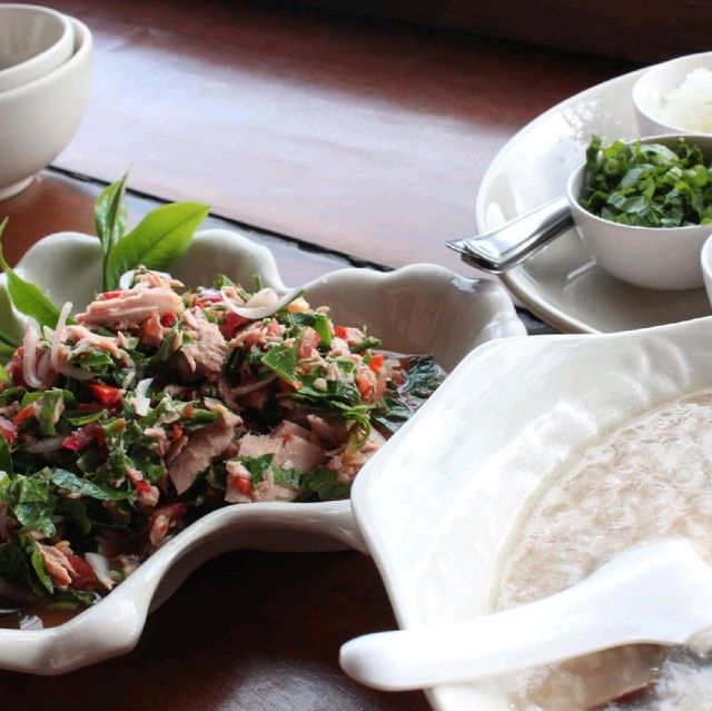 จิบชา​ ล่องแพ​ บ้านรักไทย
