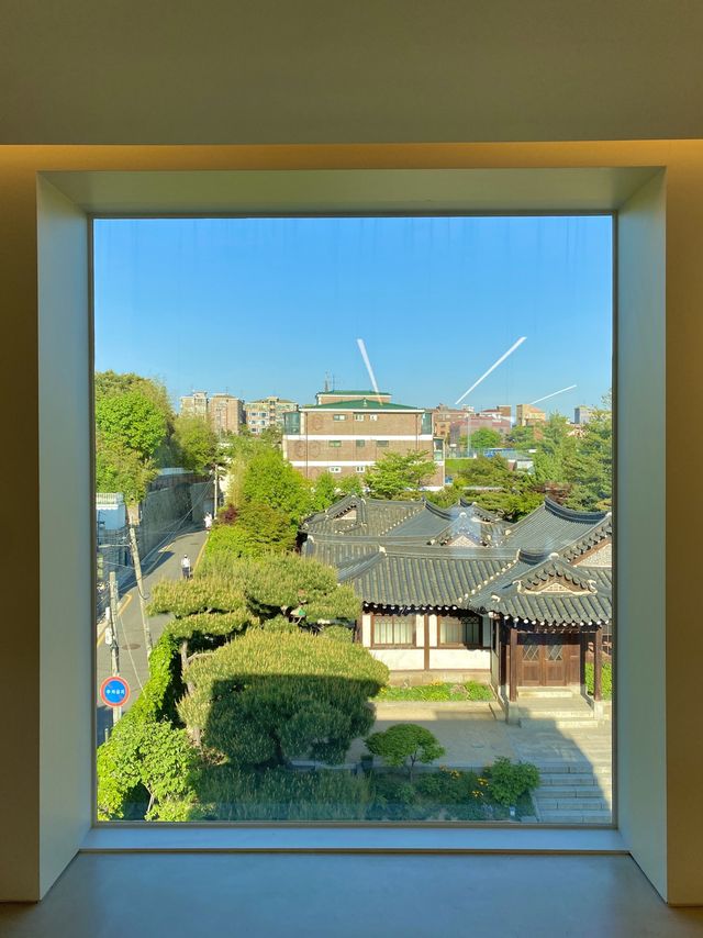 한옥뷰가 아름다운 곳, [로우루프]