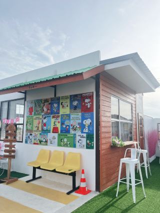 white tone Cafe 🍓🥭🍡🍭