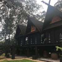 บ้านดำ หรือ พิพิธภัณฑ์บ้านดำ