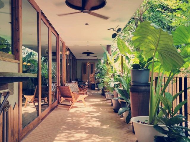 曼谷市中心的一片小綠洲 Karaarom Hotel
