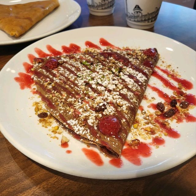 人氣甜品可麗餅咖啡店