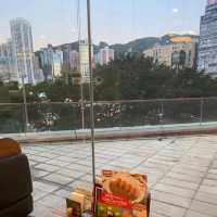 維多利亞公園旁，享用著名咖哩飯晚餐！