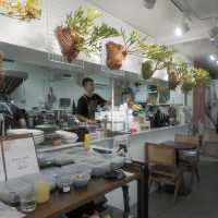 田園Cafe+貓店長，推介超軟霖豬肋排 