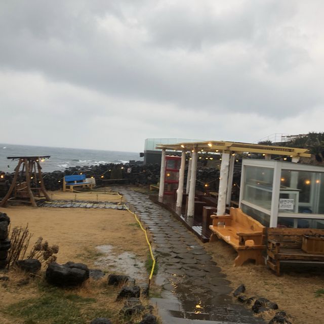 제주 애월 카페 봄날, 아름다운 애월 바다를 볼 수 있는 카페 제주 애월 카페 봄날, 아름다운 애월 바다를 볼 수 있는 카페