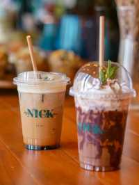 คาเฟ่ครัวซองต์บนเขากะรน