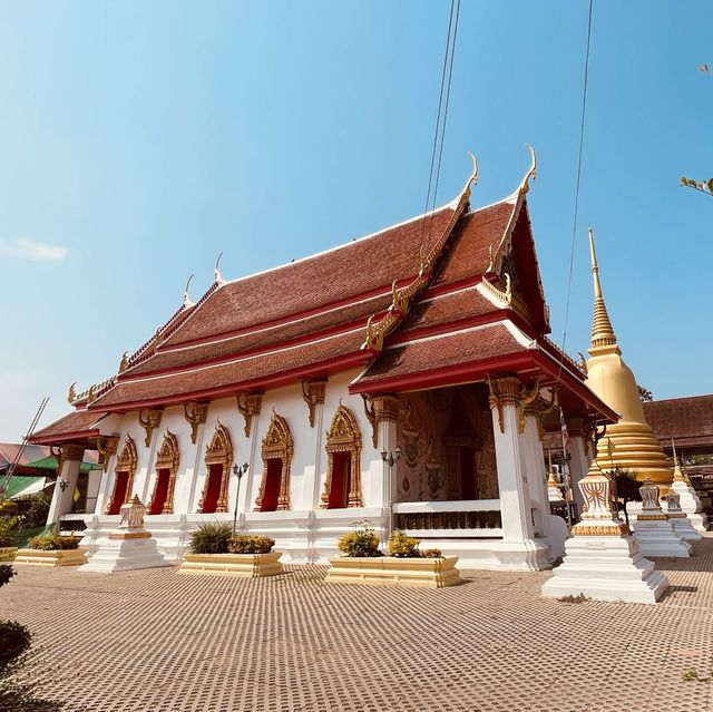 วัดบางพรหม วัดงามริมน้ำ