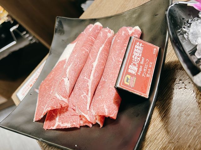 台北西門吃到飽火鍋｜新馬辣，天使紅蝦、頂級牛肉吃到飽