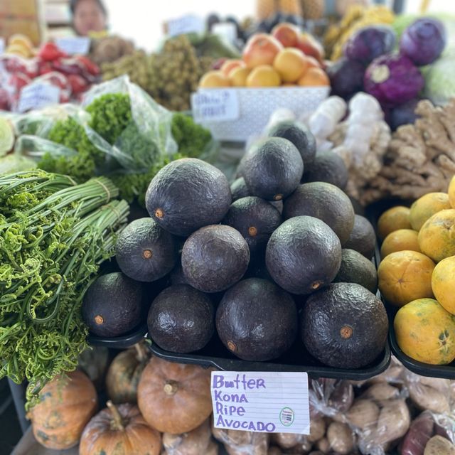 地元の野菜や花がいっぱい Hilo Farmers Market