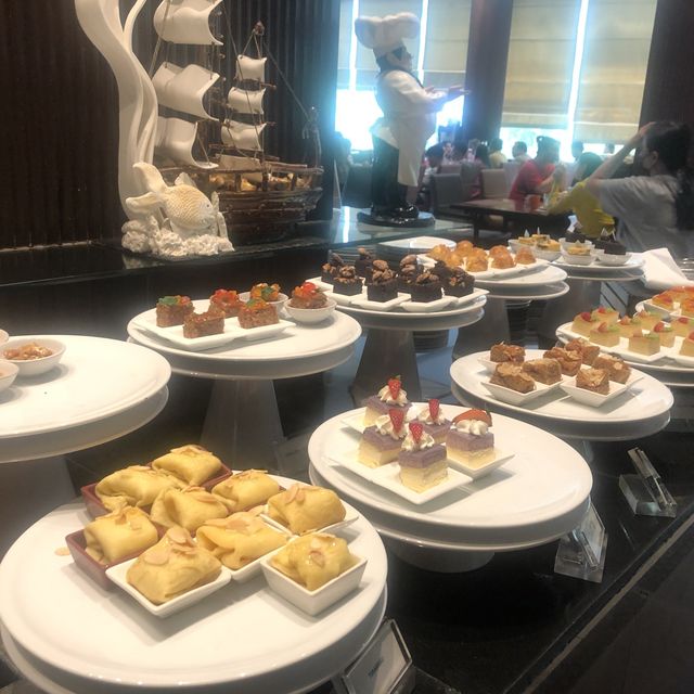 Lunchtime at The Brasserie@Holiday inn Silom