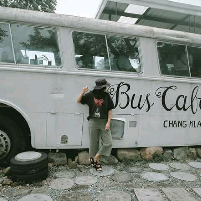• Bus Cafe 🚌🥤 คาเฟ่สไตล์แคมป์ปิ้ง 🍰🍟🧡