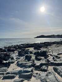 หาดถ้ำพัง หาดที่เล่นน้ำได้บนเกาะสีชัง