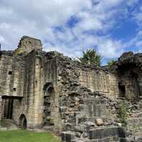 英國Leeds 一日遊 ~ Kirkstall Abbey 探索歷史遺跡