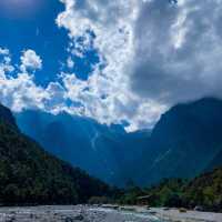 Blue Moon Lake - crystal clear water 