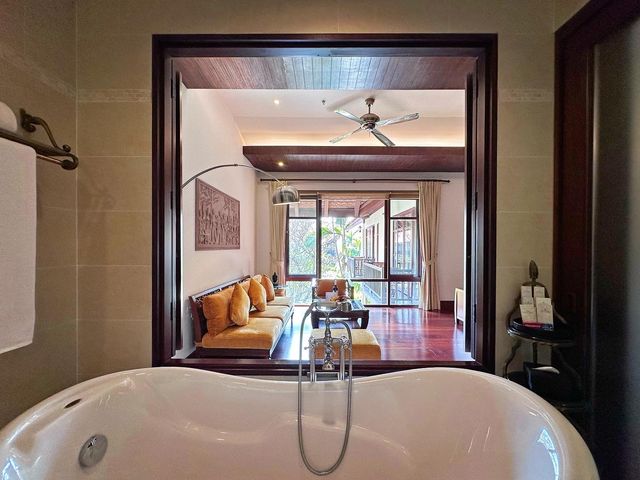 Anantara Suite at Angkor Wat Resort is so beautiful! Let's also visit the Queen's Palace in the afternoon.
