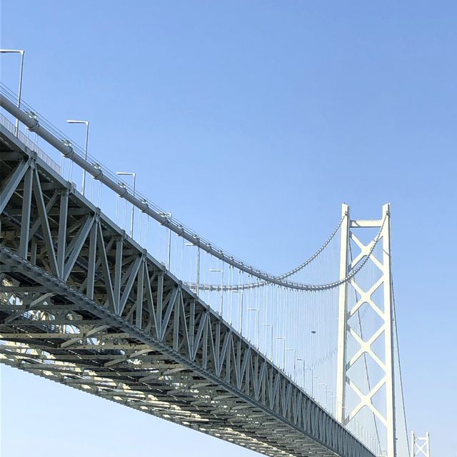 淡路島から見る明石海峡大橋