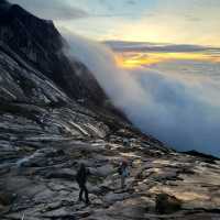 Tinggi tinggi Gunung Kinabalu 