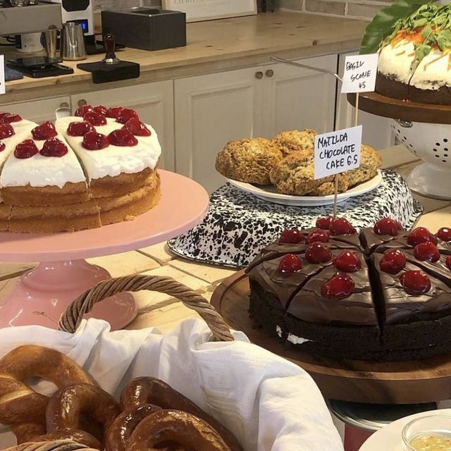울산 삼산동 카페 멜리어스 디저트 쇼케이스 — 마틸다 초콜릿 케이크