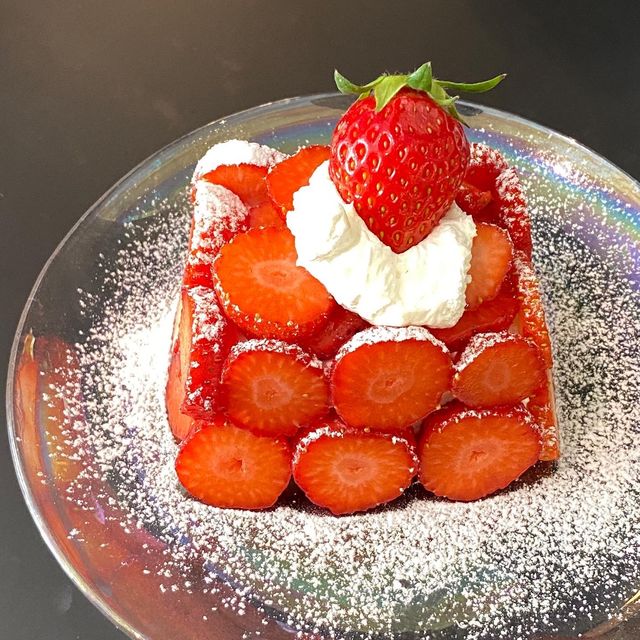 딸기 케이크가 유명한 디저트 카페🍓