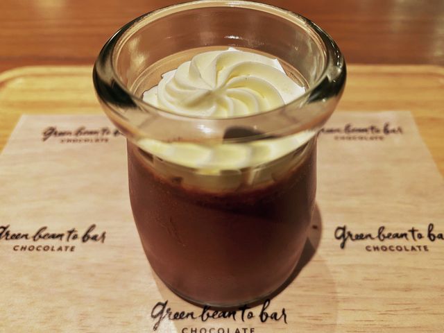 福岡・今泉。チョコレート専門店のデザートを楽しむ