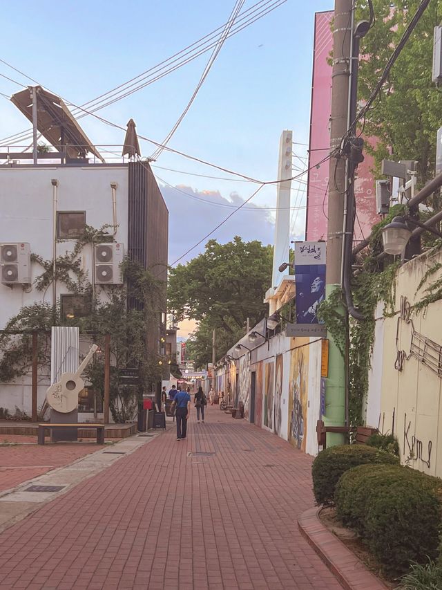 대구에서 가수 김광석의 삶과 음악을 느껴보세요✨