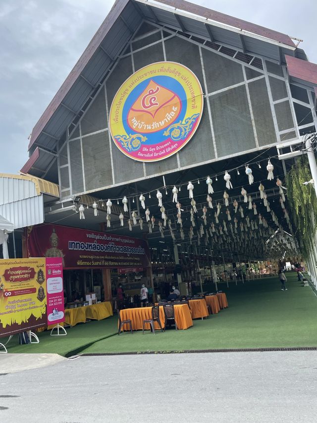 ไหว้หลวงพ่อวัดไร่ขิง ความศักดิ์สิทธิ์แห่งนครปฐม