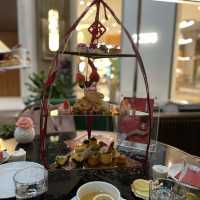 high-tea at the mall 每次行過都比佢哋啲香味吸引咗…. 