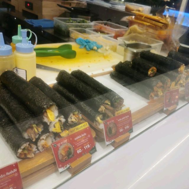 มาแวะกินคิมบับ ไก่กรอบเกาหลี อร่อยๆกัน 