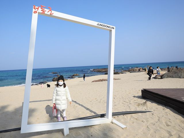 강릉 정동진해변 바다와 가장 가까운 정동진역