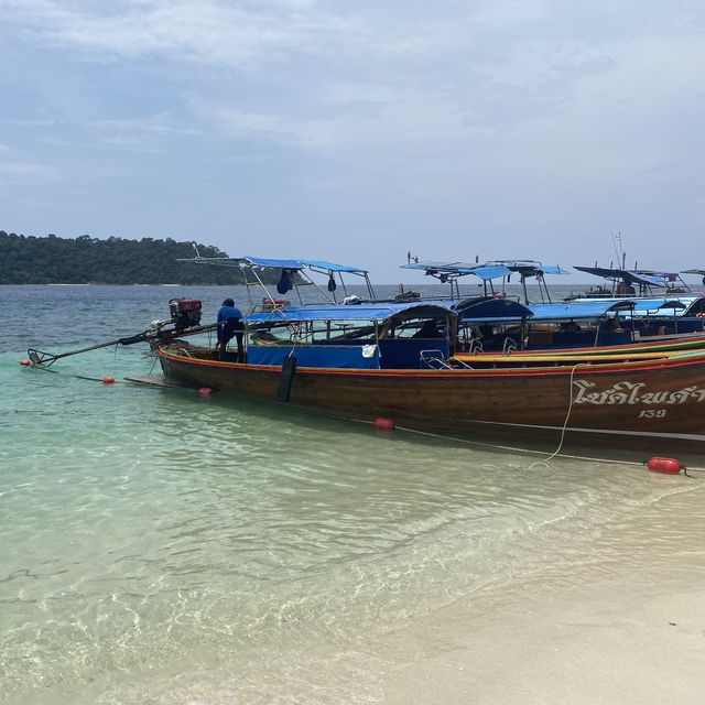 หาดสวย น้ำใส @เกาะหลีเป๊ะ